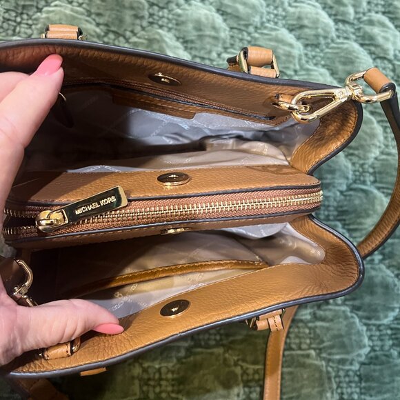 Michael Kors Camille Small Logo Signature Satchel  NWT - Picture 2 of 5